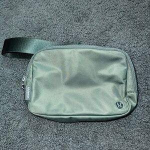 lululemon everywhere belt bag 2l
